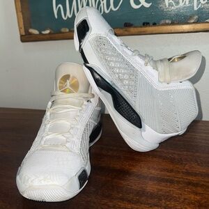 Size 6Y Jordan XXXVIII 38. Only worn indoors. Good condition.